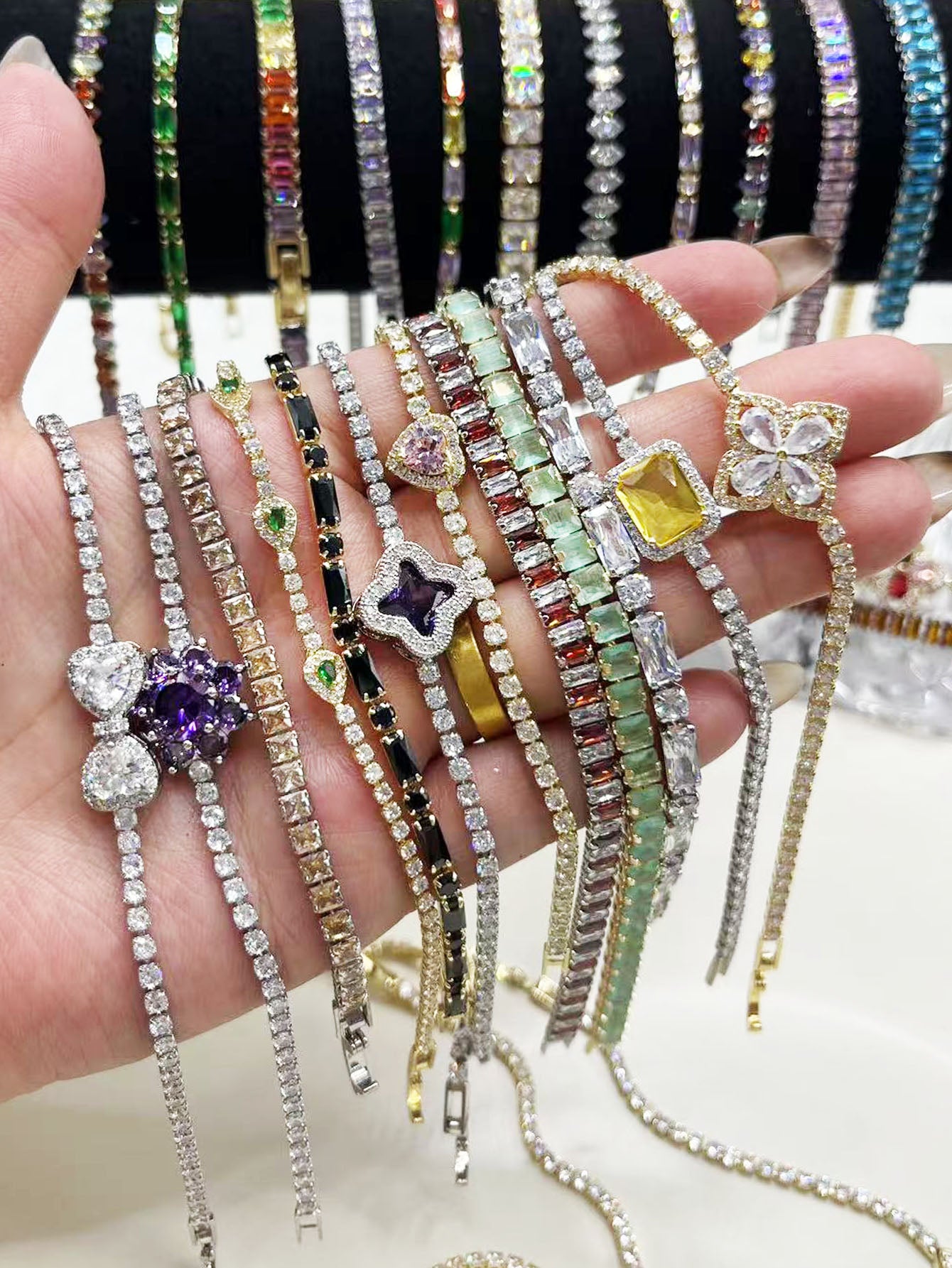 E Exclusive Zircon Bracelet- Open in live